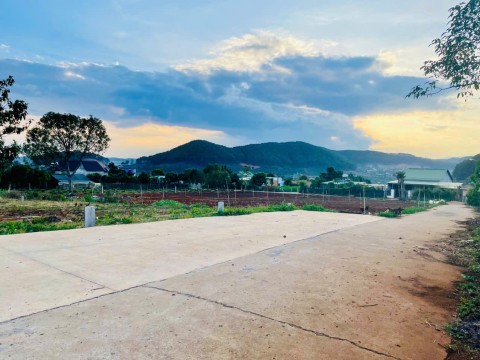 Đất đẹp ở Nam Ban cách nhựa 5 phút gần...