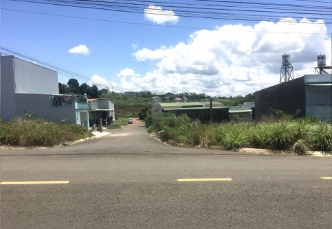 BÁN LÔ ĐẤT DT 10X20M 2 MẶT TIỀN ĐƯỜNG...