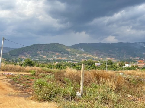 Ngộp ngân hàng, bán lỗ lô đất ngay trung...