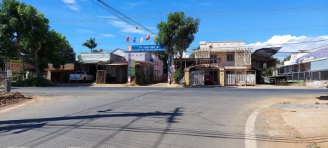 Cần bán gấp lô đất cách cổng chào chính...