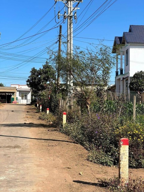 Cần bán lô đất có căn nhà nhỏ tại xã Tu...