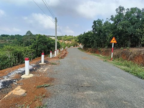 Bán đất mặt tiền đường nhựa có sẵn thổ...