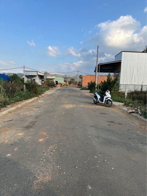 Chỉ 1 tỷ 50 triệu cho lô đất đường nhựa...