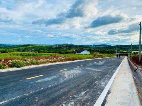 Đất đẹp mặt tiền đường nhựa, ngang 25m...