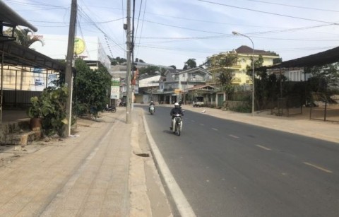 BÁN ĐẤT ĐẤT THỔ CƯ MẶT TIỀN ĐƯỜNG NHỰA...