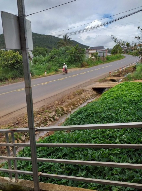 Bán lô đất mặt tiền có nhà xây sẵn đẹp...