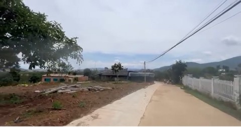 Đất ngộp cách nhựa 200m hơn nửa sào giá...