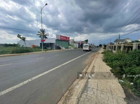 Cần bán từ 5m đến 10m ngang - hoặc hơn...