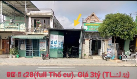 Cần bán nhà mặt tiền cấp 4 tại thị trấn...