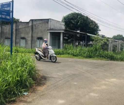 ban gap lo dat mat tien duong nhua lon tt dat do brvt