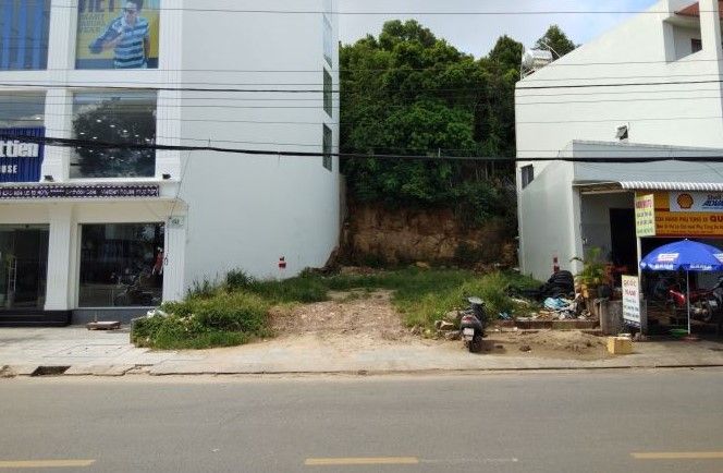 ban lo goc hon 500m2 tai duong dong