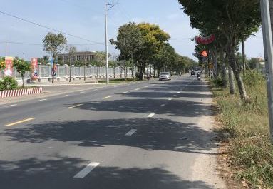 ban dat mat tien duong nguyen thi dep doi dien trung tam hanh chinh huyen long dien gia 34 ty