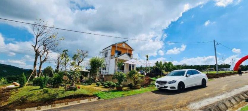 dat so hong rieng huong ra mat ho view dep cong chung ngay 800tr 1040m2