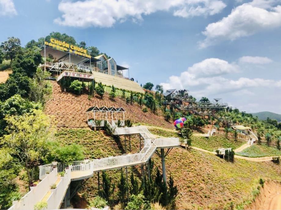 ban dat mat duong nhua thon 3 cach cho dem da lat 18km